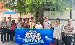 Polantas Menyapa, dekatkan petugas dengan masyarakat sekitar Samsat Cikokol Polantas Menyapa, dekatkan petugas dengan masyarakat sekitar Samsat Cikokol