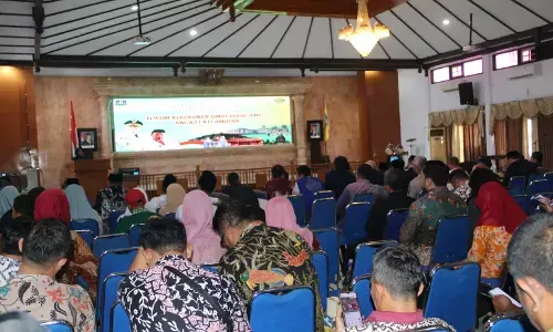 Wali Kota Tegal minta FKUB Kecamatan komitmen jaga kerukunan Wali Kota Tegal minta FKUB Kecamatan komitmen jaga kerukunan