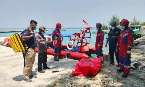 Tim SAR temukan jasad korban hilang kecelakaan kapal di Pulau Bokor Tim SAR temukan jasad korban hilang kecelakaan kapal di Pulau Bokor
