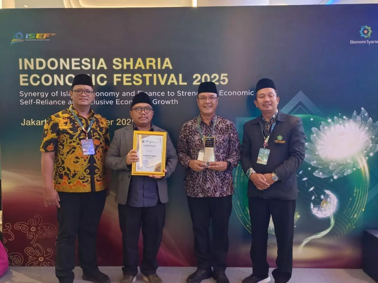 Gerakan Wakaf Uang Surabaya catat rekor tertinggi, Wali Kota raih penghargaan agregator Gerakan Wakaf Uang Surabaya catat rekor tertinggi, Wali Kota raih penghargaan agregator