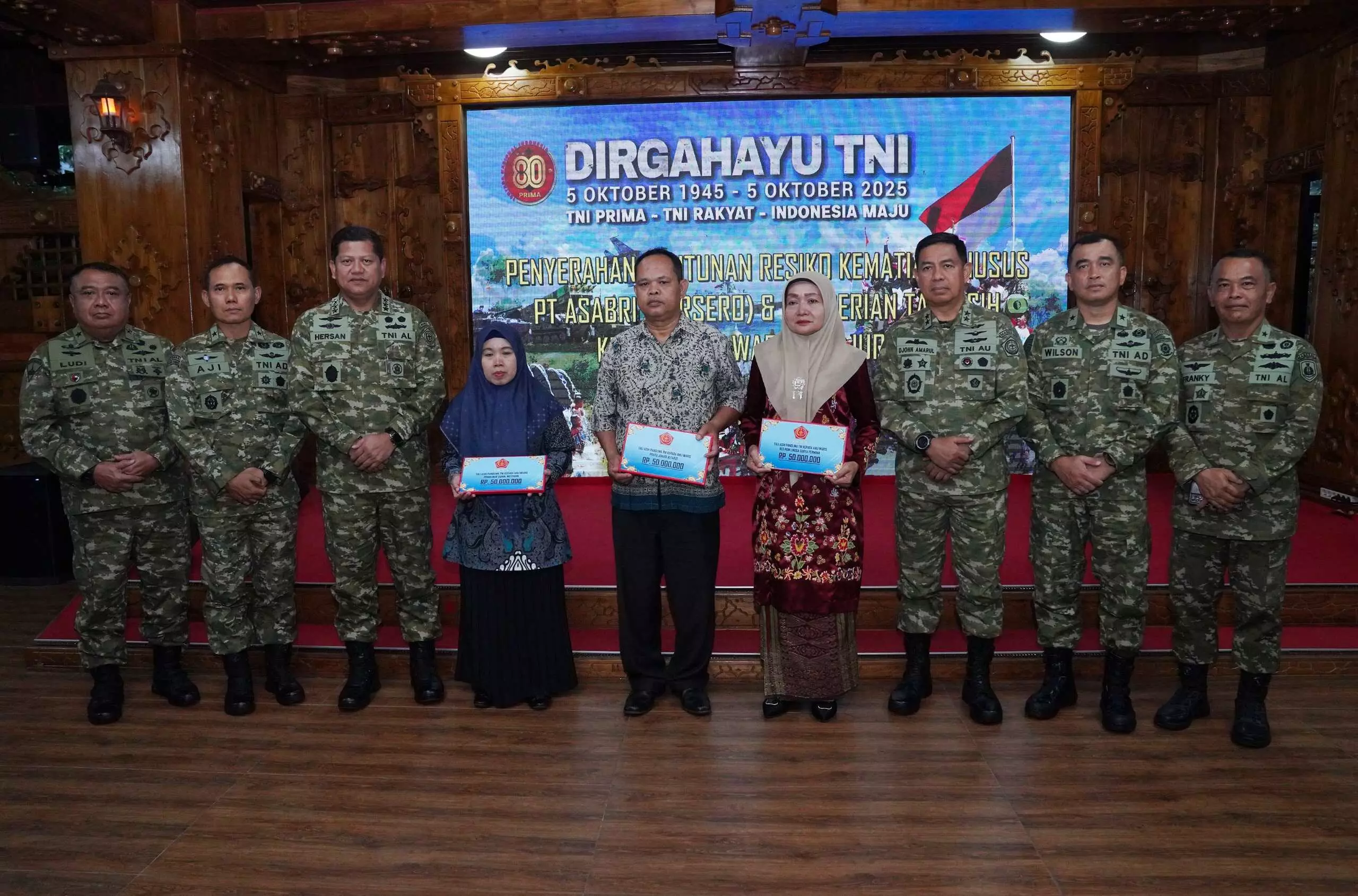 Ahli waris prajurit gugur saat HUT ke-80 TNI dapat santunan Ahli waris prajurit gugur saat HUT ke-80 TNI dapat santunan