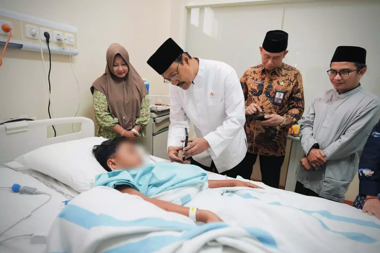 Gus Ipul jenguk santri Haical, penanganan korban jadi prioritas Pemerintah Gus Ipul jenguk santri Haical, penanganan korban jadi prioritas Pemerintah