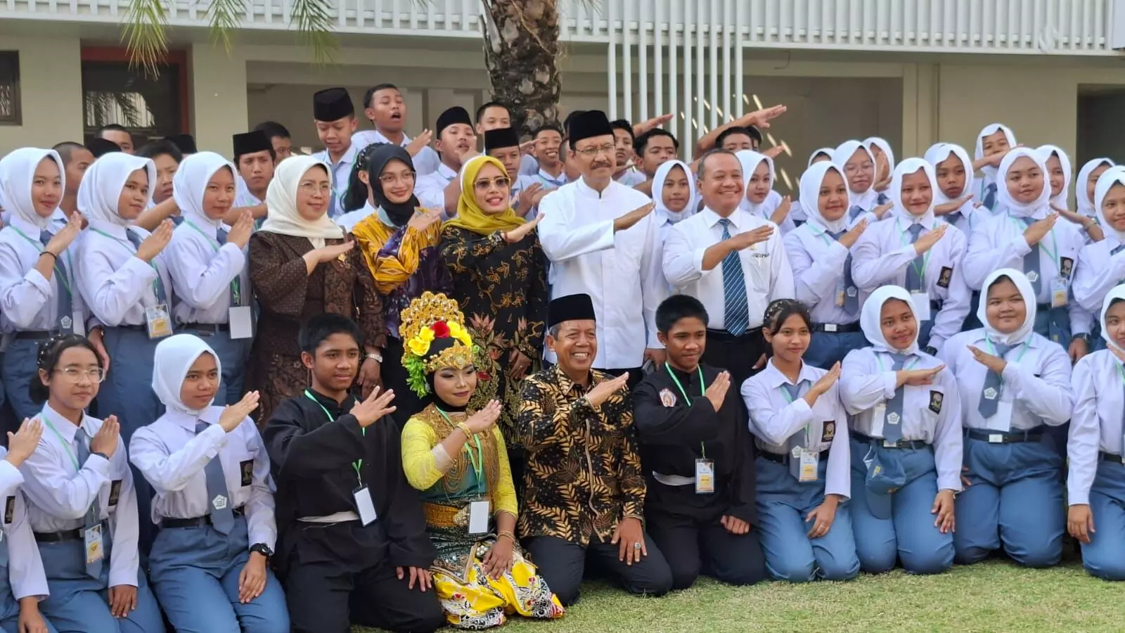 Mensos RI hatap akan ada SR jenjang SD dan SMP di Kabupaten Kediri Mensos RI hatap akan ada SR jenjang SD dan SMP di Kabupaten Kediri