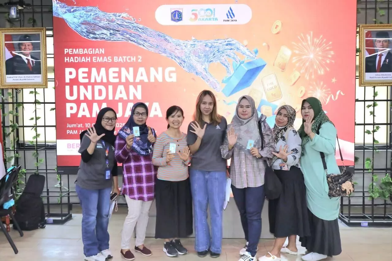 PAM JAYA bagikan total 500 keping emas bagi para pelanggan sambungan baru PAM JAYA bagikan total 500 keping emas bagi para pelanggan sambungan baru