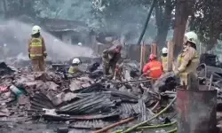 Puluhan kontrakan di Pangadegan terbakar, 500 jiwa kehilangan tempat tinggal Puluhan kontrakan di Pangadegan terbakar, 500 jiwa kehilangan tempat tinggal