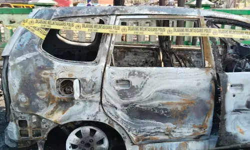 Mobil warga Boyolali terbakar di Kawasan BBI Salatiga Mobil warga Boyolali terbakar di Kawasan BBI Salatiga