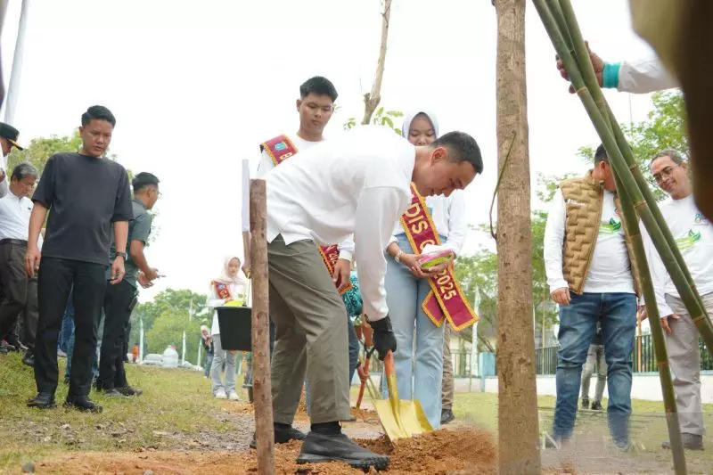 Pemkab tanam 300 Pohon Tabebuya bangun OKI berkelanjutan Pemkab tanam 300 Pohon Tabebuya bangun OKI berkelanjutan