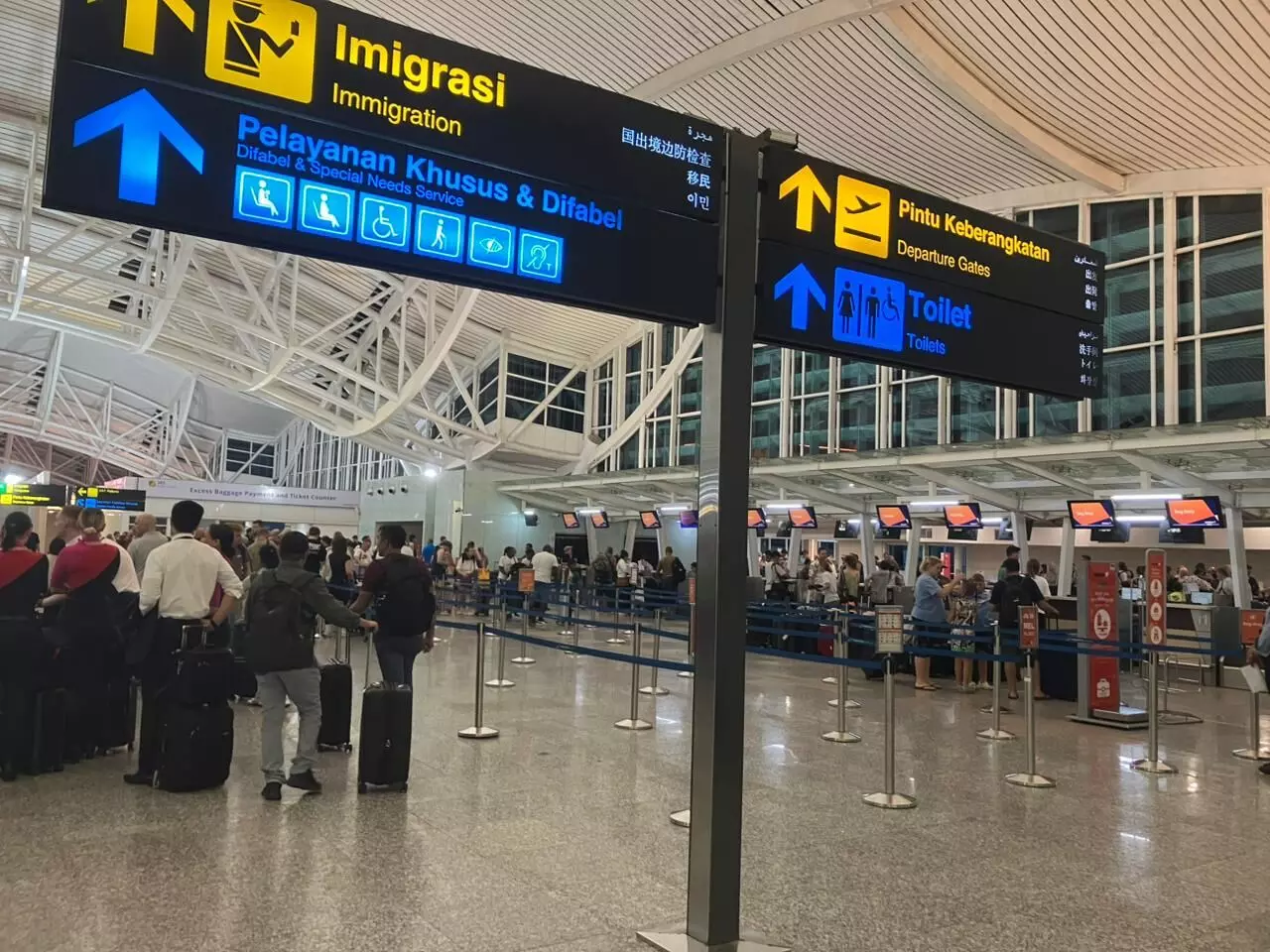 Operasional bandara Ngurah Rai kembali normal setelah listrik padam Operasional bandara Ngurah Rai kembali normal setelah listrik padam