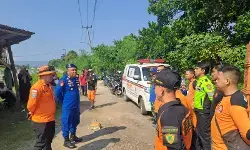 Polres Karawang dan tim gabungan cari pria yang lompat ke Citarum