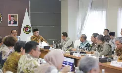 Menko PMK minta keamanan bangunan pesantren dievaluasi