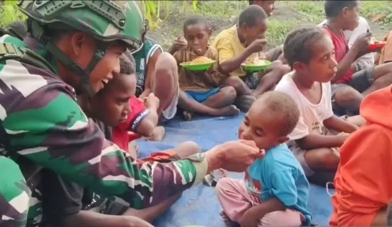 `Operasi penuh cinta` prajurit TNI di Papua