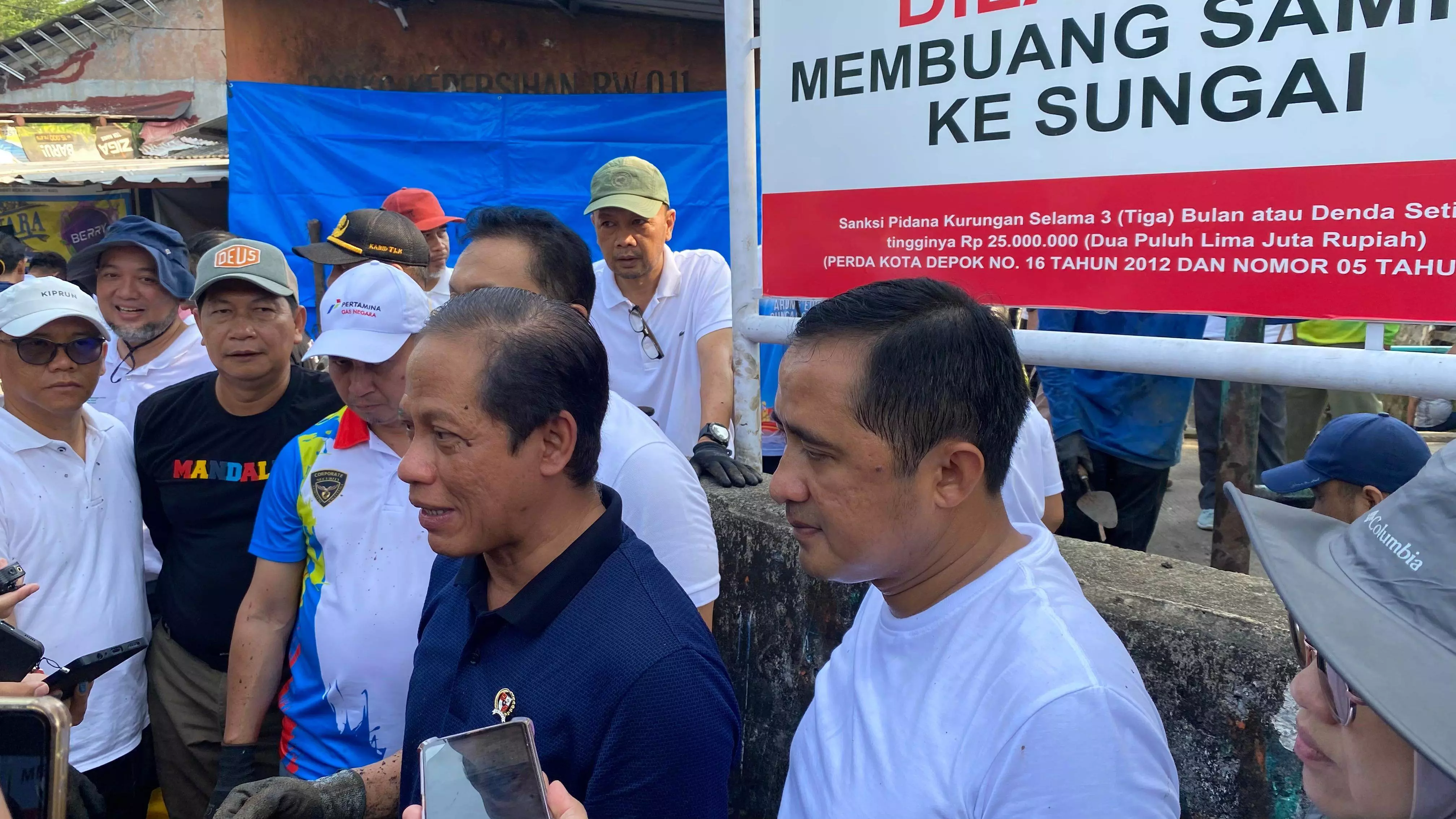 KLH dan Pemkot Depok bersihkan Sungai Cipinang, target beres dalam satu bulan