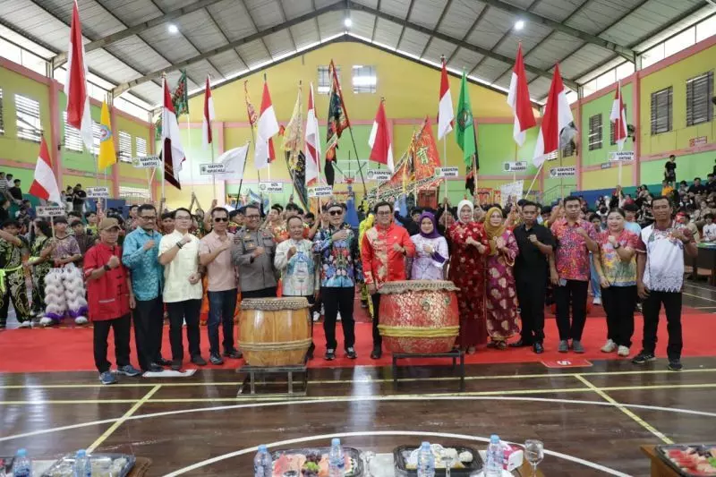 Festival barongsai tradisional memeriahkan HUT pemkot Singkawang