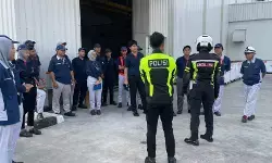 Polres Karawang sasar pekerja pabrik dalam sosialisasi safety riding Polres Karawang sasar pekerja pabrik dalam sosialisasi safety riding