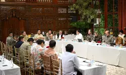 Bersama para menteri, Prabowo bahas isu strategis sektor keuangan di Kertanegara