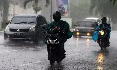 BMKG prediksi hujan petir disertai cuaca panas pada Minggu