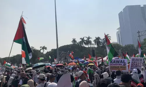 Ribuan warga ikuti aksi damai bela Palestina di kawasan Patung Kuda