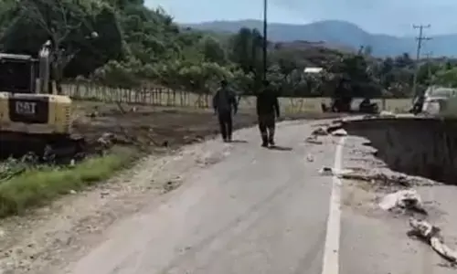 PUPR NTB bangun jalan alternatif akibat tergerus sungai di Liang Bage PUPR NTB bangun jalan alternatif akibat tergerus sungai di Liang Bage