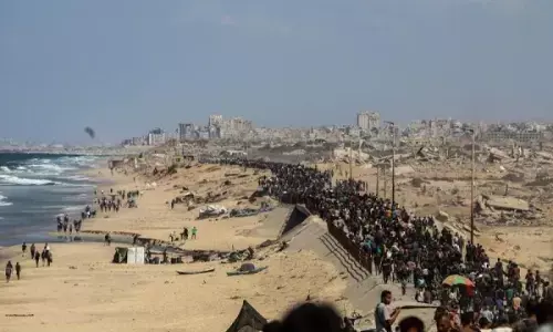 Ribuan warga Palestina kembali ke utara usai penarikan pasukan Israel Ribuan warga Palestina kembali ke utara usai penarikan pasukan Israel