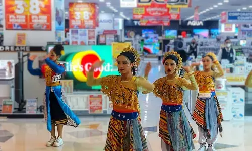 Mal di Jakarta diserbu 600 peserta Indonesia Menari Mal di Jakarta diserbu 600 peserta Indonesia Menari