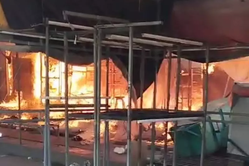 10 kios di Pasar JB Cengkareng hangus terbakar 10 kios di Pasar JB Cengkareng hangus terbakar