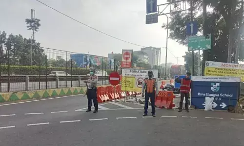 Polisi alihkan arus lalu lintas di Jakarta Barat Polisi alihkan arus lalu lintas di Jakarta Barat