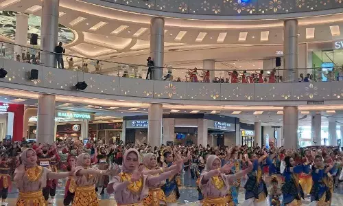 Lestarikan budaya, 750 orang ramaikan Indonesia Menari di Makassar Lestarikan budaya, 750 orang ramaikan Indonesia Menari di Makassar