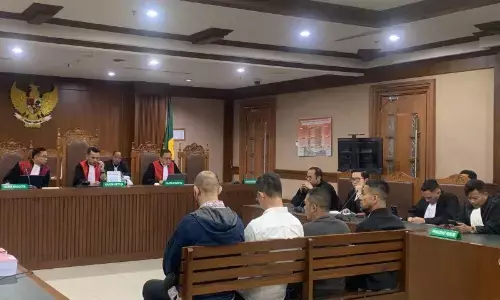 Empat petinggi swasta dituntut 4 tahun penjara di kasus korupsi gula Empat petinggi swasta dituntut 4 tahun penjara di kasus korupsi gula