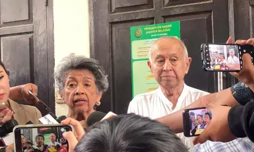 Ibu Nadiem singgung Tom Lembong dan Hasto usai praperadilan