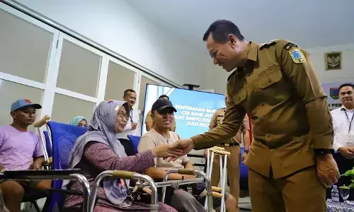 Peduli penyandang disabilitas, Bupati Kudus serahkan kaki palsu