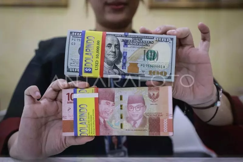 Rupiah melemah imbas ketidakpastian arah kebijakan moneter AS Rupiah melemah imbas ketidakpastian arah kebijakan moneter AS