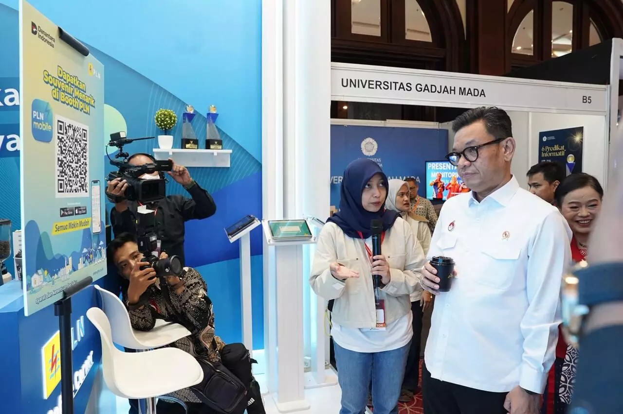 Dukung keterbukaan informasi, Gubernur Lemhanas ajak masyarakat gunakan PLN Mobile Dukung keterbukaan informasi, Gubernur Lemhanas ajak masyarakat gunakan PLN Mobile