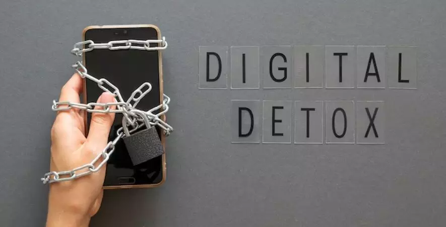 Digital detox: menjaga keseimbangan dunia maya dan nyata Digital detox: menjaga keseimbangan dunia maya dan nyata