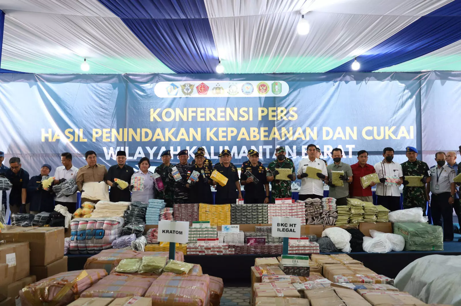 Bea Cukai selamatkan uang negara ratusan miliar rupiah di Kalimantan Barat tahun 2025 Bea Cukai selamatkan uang negara ratusan miliar rupiah di Kalimantan Barat tahun 2025