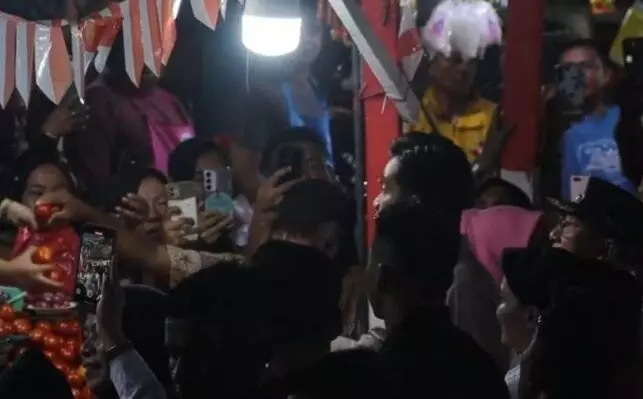 Warga Ternate padati Pasar Higienis sambut kedatangan Wapres Gibran