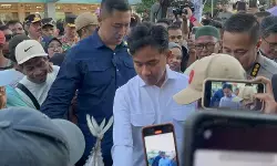Wapres Gibran tinjau stok pangan di Pasar Mardika, Ambon