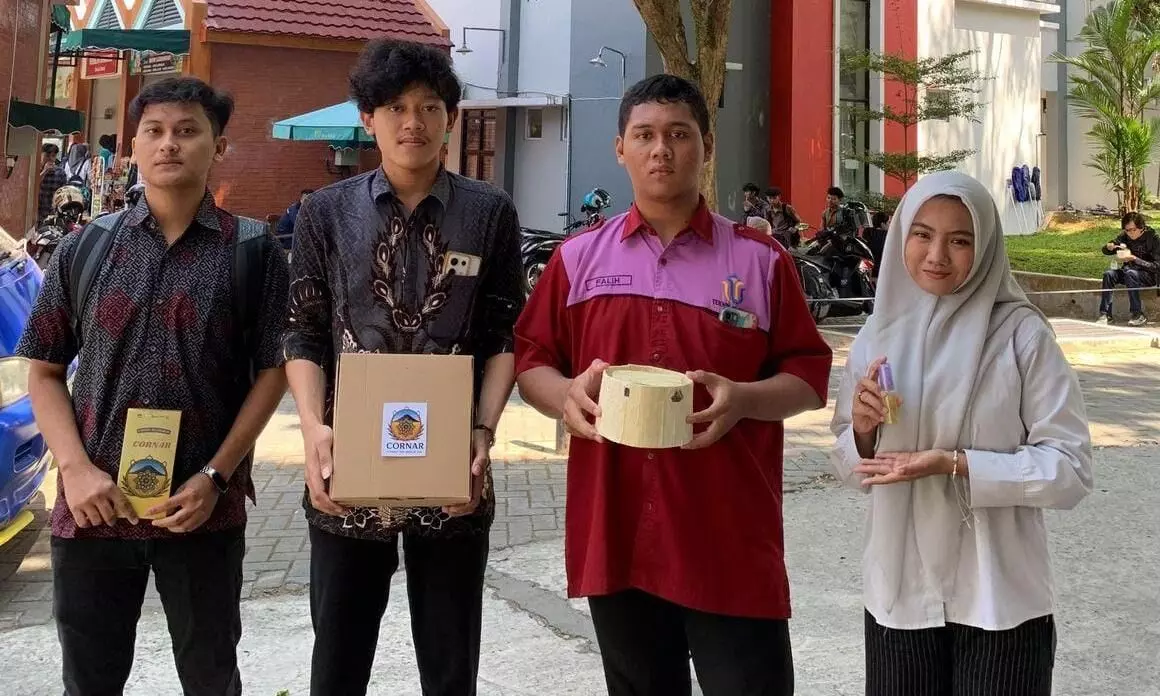 Tim PKM-K UMK sulap limbah kulit jagung jadi peci pintar berteknologi AR dan Rakaat Tracker Tim PKM-K UMK sulap limbah kulit jagung jadi peci pintar berteknologi AR dan Rakaat Tracker