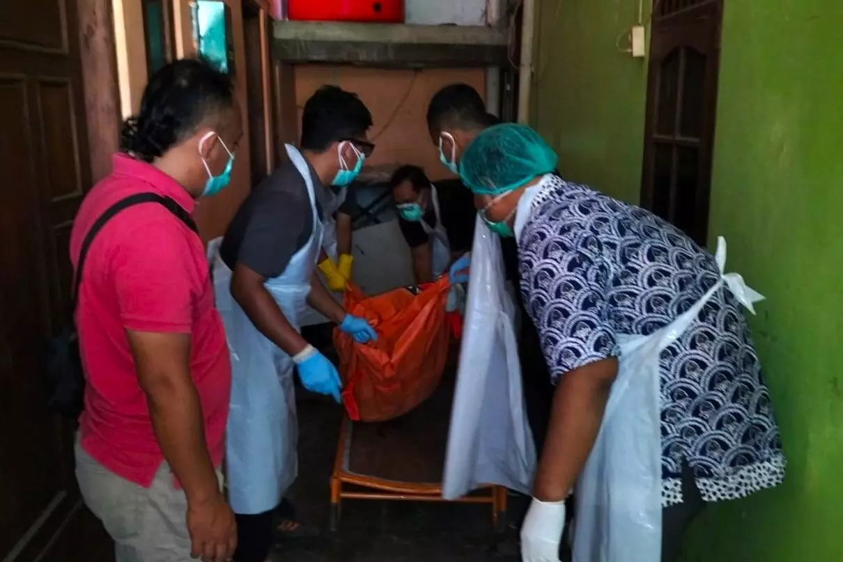 Mayat wanita dalam kamar kos gegerkan warga Slerok, Kota Tegal Mayat wanita dalam kamar kos gegerkan warga Slerok, Kota Tegal