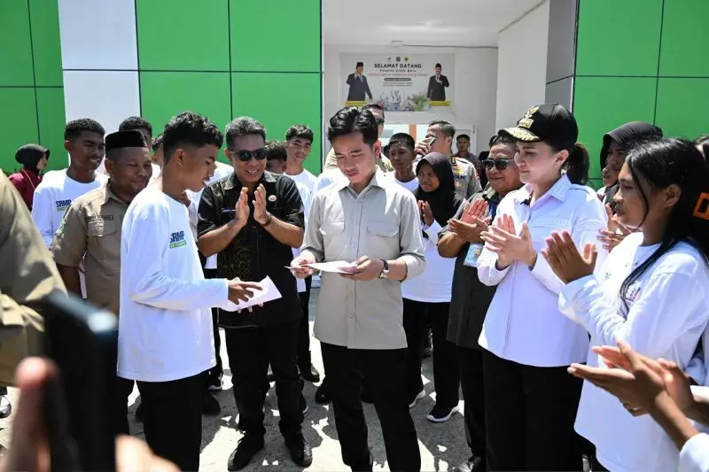 Wapres dorong semangat belajar anak kepulauan di Malut Wapres dorong semangat belajar anak kepulauan di Malut