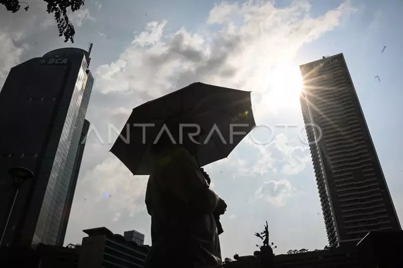 Pramono instruksikan mitigasi dampak cuaca panas ekstrem di Jakarta Pramono instruksikan mitigasi dampak cuaca panas ekstrem di Jakarta