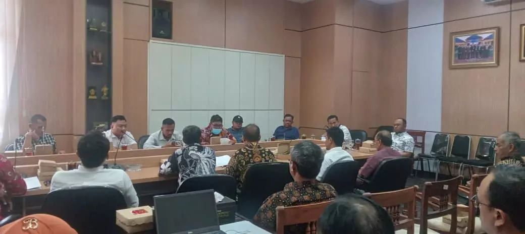 Menang PK, dua mantan perangkat Desa Gedangan, Sukoharjo minta pemda batalkan SK pemecatan Menang PK, dua mantan perangkat Desa Gedangan, Sukoharjo minta pemda batalkan SK pemecatan