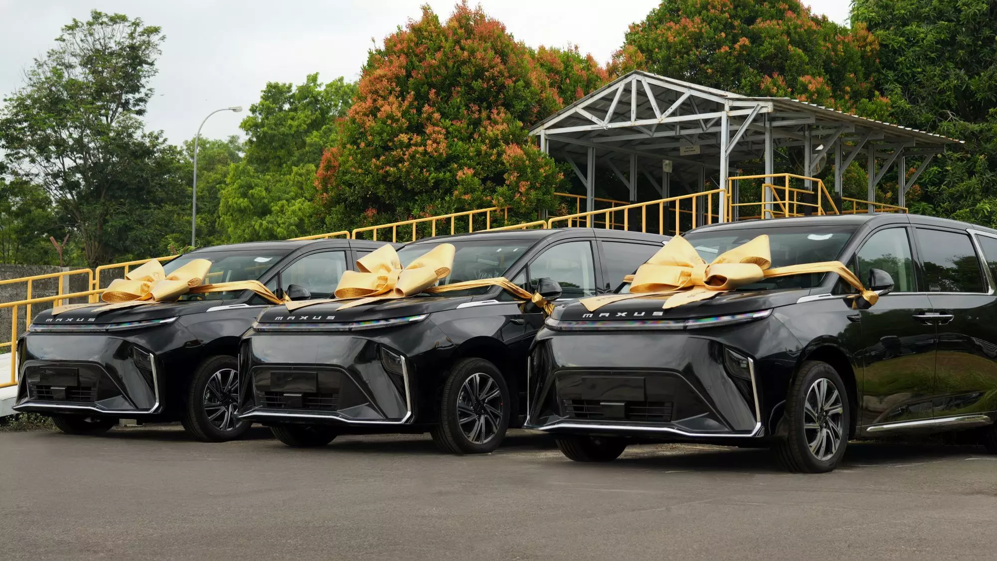 MAXUS, MPV listrik premium serahkan unit MIFA 7 dan MIFA 9 ke konsumen MAXUS, MPV listrik premium serahkan unit MIFA 7 dan MIFA 9 ke konsumen