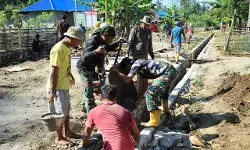 Satgas TMMD Kodim 1505/Tidore dan warga gotong royong bangun drainase