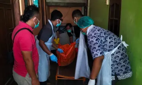 Mayat wanita dalam kamar kos gegerkan warga Slerok, Kota Tegal Mayat wanita dalam kamar kos gegerkan warga Slerok, Kota Tegal