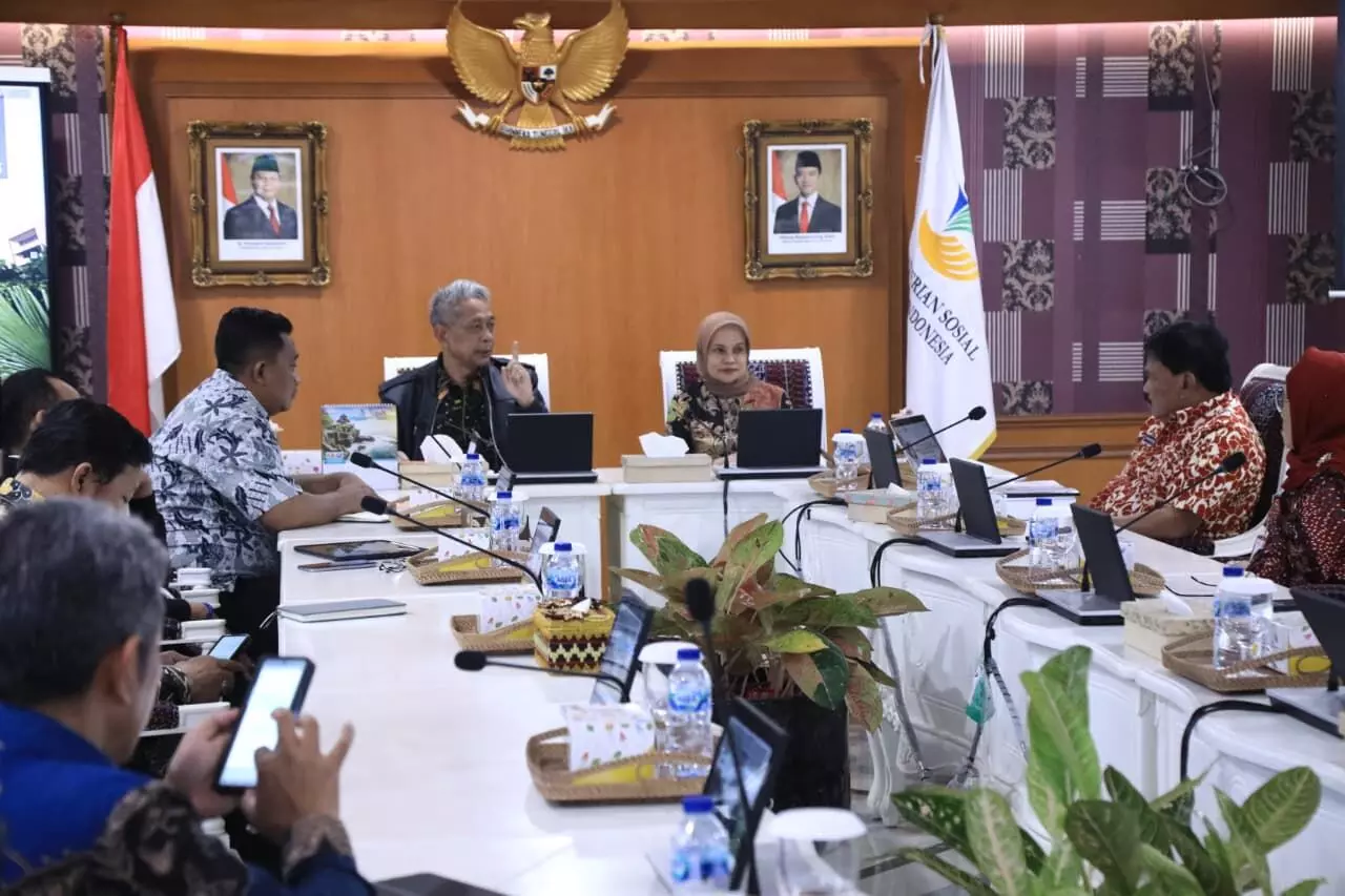 Temui Wamensos, Bupati Nganjuk dan TP2GP serahkan usulan kepahlawanan Marsinah Temui Wamensos, Bupati Nganjuk dan TP2GP serahkan usulan kepahlawanan Marsinah