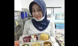 SPPG sajikan nasi goreng telur untuk rayakan HUT Prabowo SPPG sajikan nasi goreng telur untuk rayakan HUT Prabowo