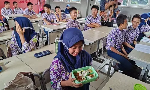 Sebanyak 84 ribu siswa di Tangsel terima manfaat program MBG Sebanyak 84 ribu siswa di Tangsel terima manfaat program MBG