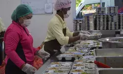 SPPG Polda Papua rayakan HUT Prabowo dengan menu MBG spesial