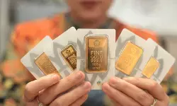 Emas Antam hari ini merosot Rp57.000 menjadi Rp2,428 juta/gram