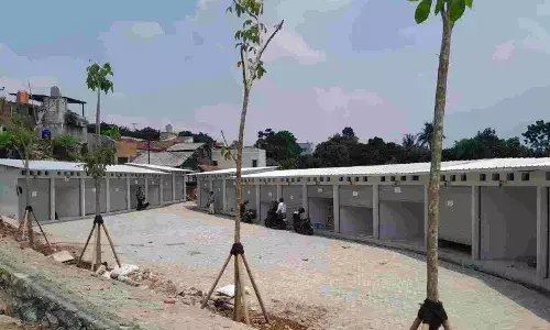 DKI dampingi pedagang Pasar Barito yang masih ragu tempati kios baru DKI dampingi pedagang Pasar Barito yang masih ragu tempati kios baru